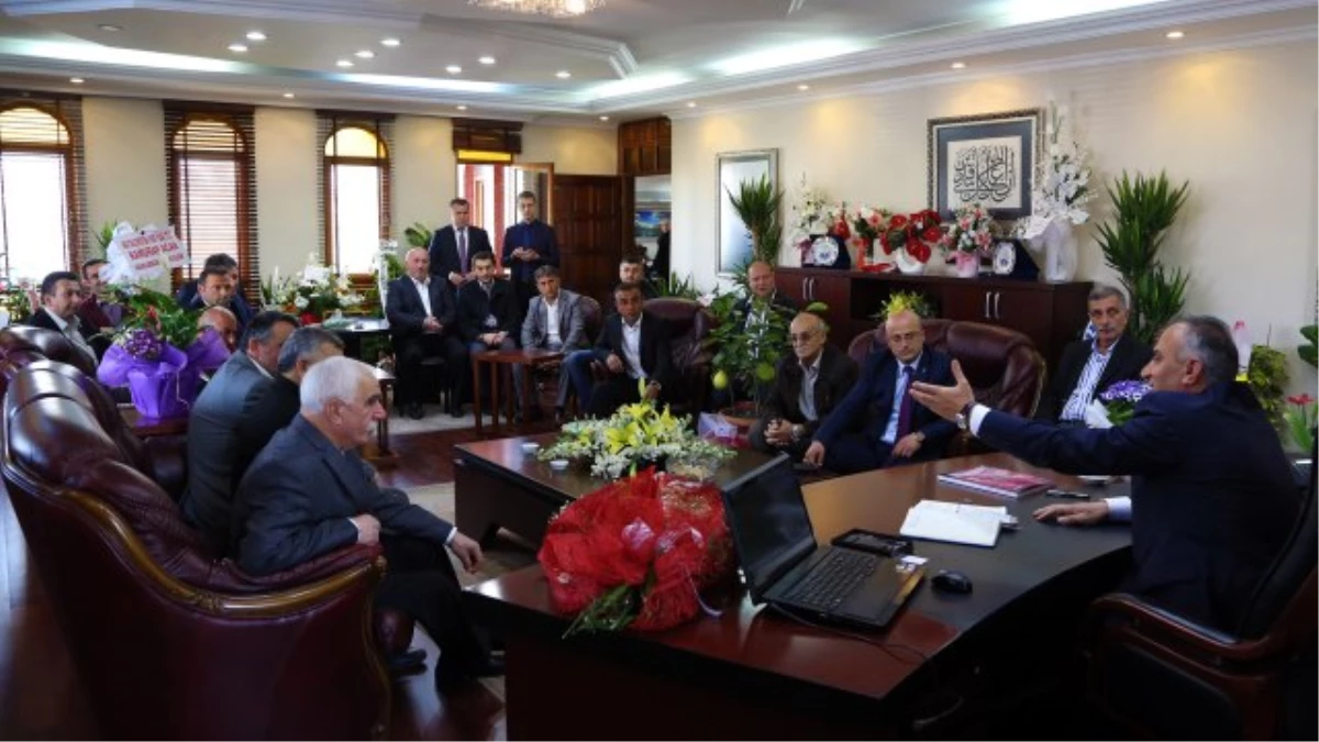 MHP İlçe Teşkilatı ve Meclis Üyeleri Başkan Dr. Yılmazer\'i Ziyaret Etti