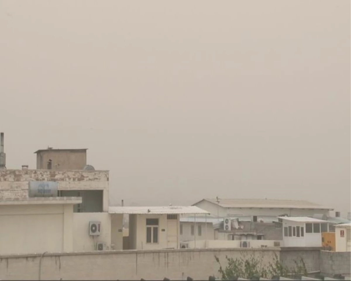 Suriye Çölünden Gelen Toz Bulutu Şanlıurfa\'yı Vurdu