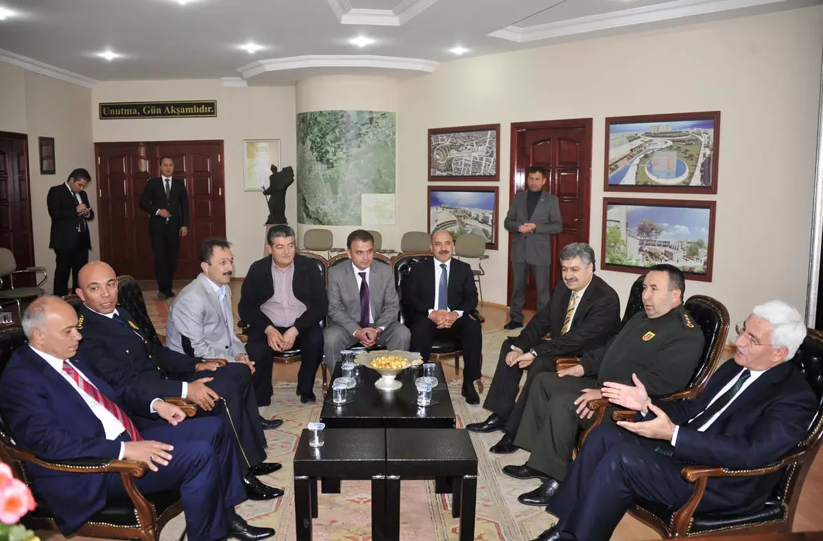 Vali Koca'dan, Karaman Belediyesi'ne Ziyaret