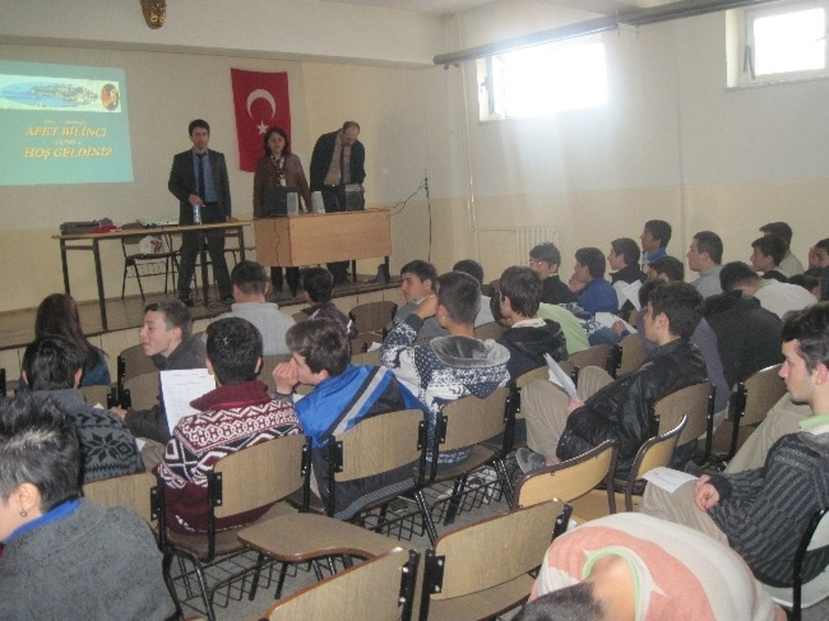 Afad\'dan Ögrencılere Egitim Semineri