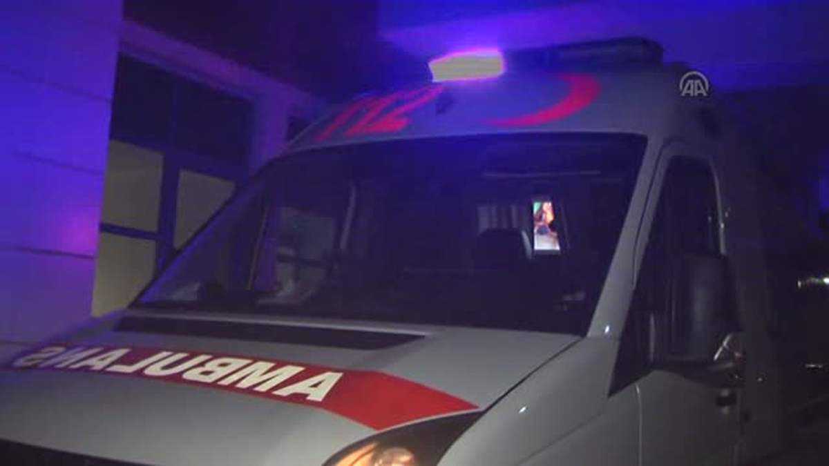 Arkadaşlarını bıçaklayıp, intihar etmek istedi -