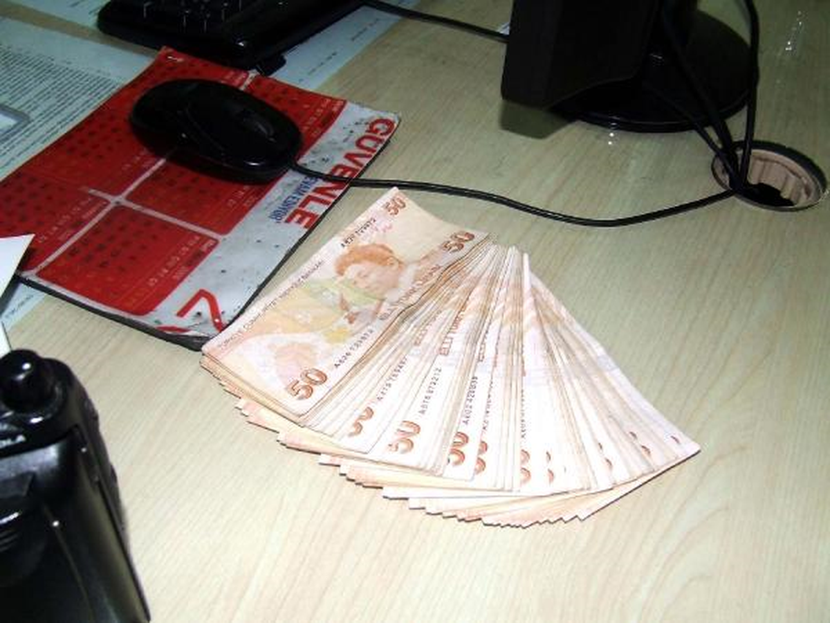 Poşet İçinde 10 Bin Lirayı Sahibine Ulaştırdı