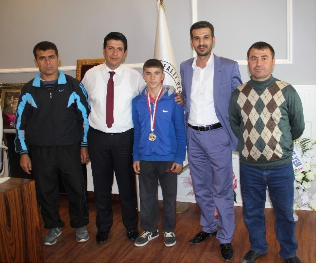 Başkan Genç Türkiye Şampiyonası\'na Katılacak Sporcuyu Kabul Etti