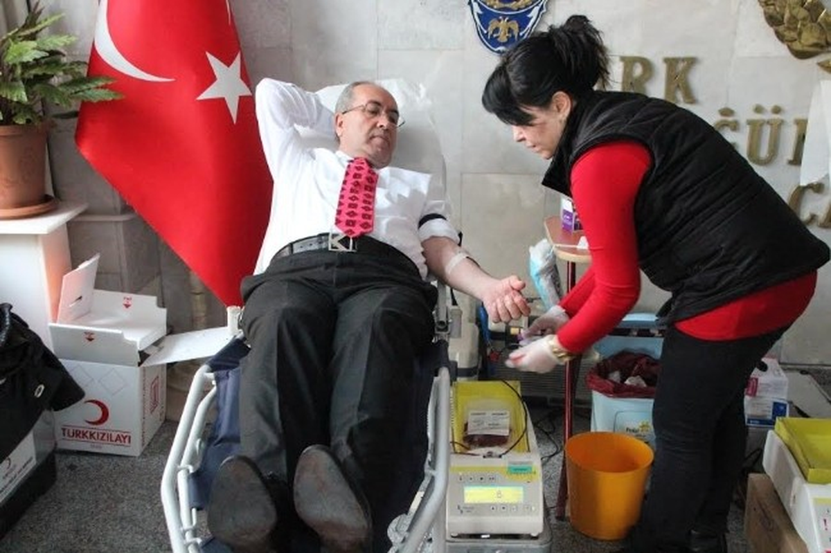 Bilecik İl Emniyet Müdürü Eyüp Özüdoğru\'dan Kan Bağışı