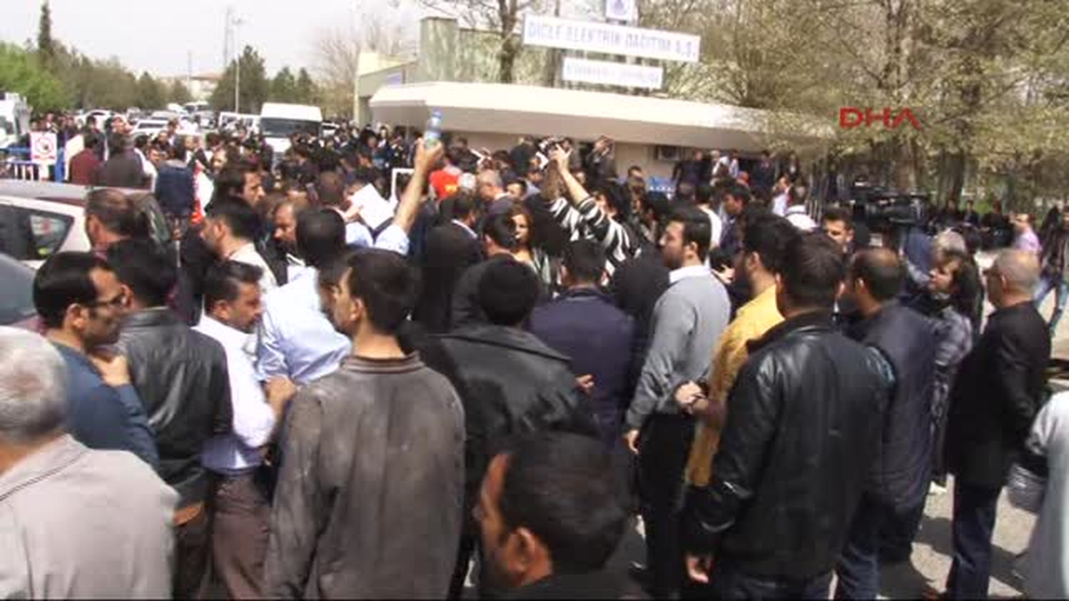 Diyarbakır\'da Dedaş Çalışanlarından Eylem