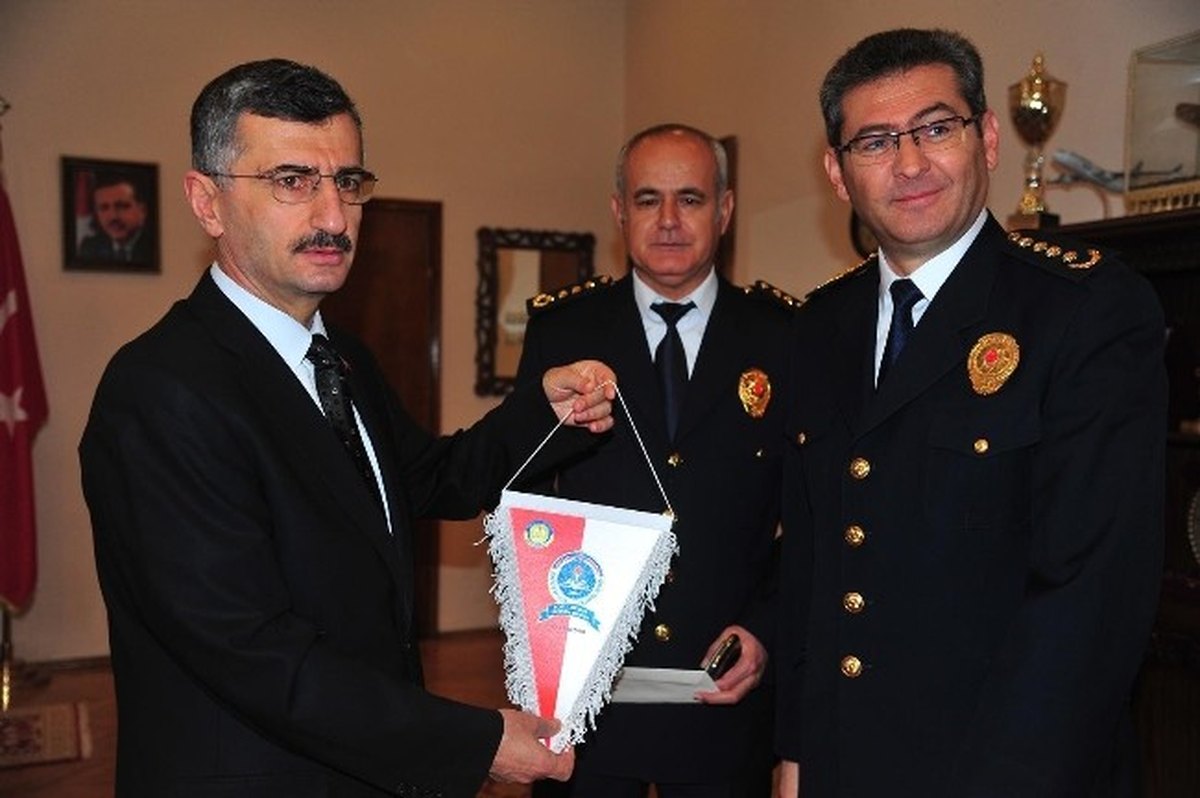 Kastamonu Emniyet Müdürü Yoldan, Vali Bektaş\'ı Ziyaret Etti