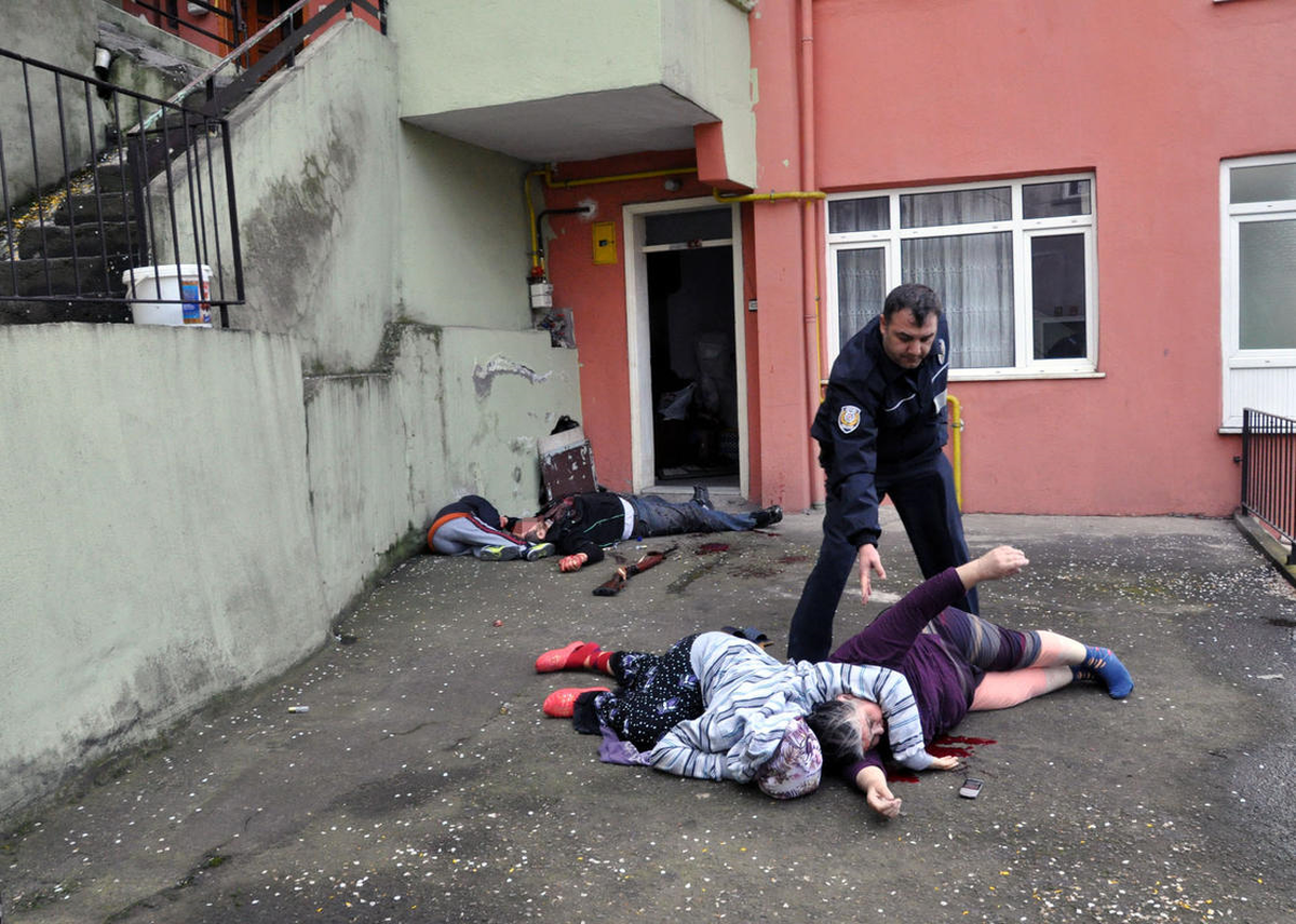 Eşini ve Oğlunu Öldürüp İntihar Etti
