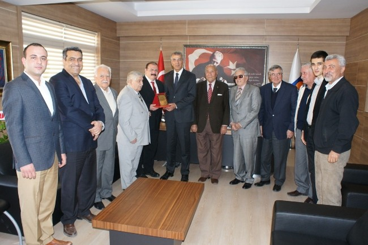 Eski Başkan Mutlu\'dan Yeni Başkan Tarhan\'a Ziyaret