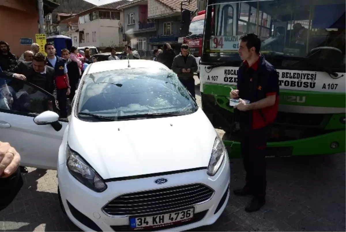 Halk Otobüsü ile Otomobil Çarpıştı: 1 Yaralı