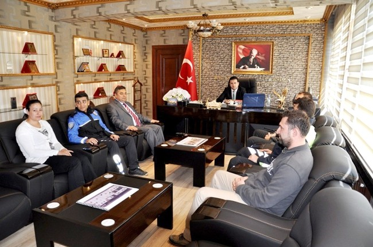 İlçe Meniyeti Kaymakam Fırat'ı Ziyeret Etti