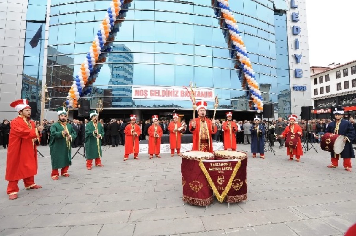 Kastamonu Belediyesi Önünde Mehterli Kutlama