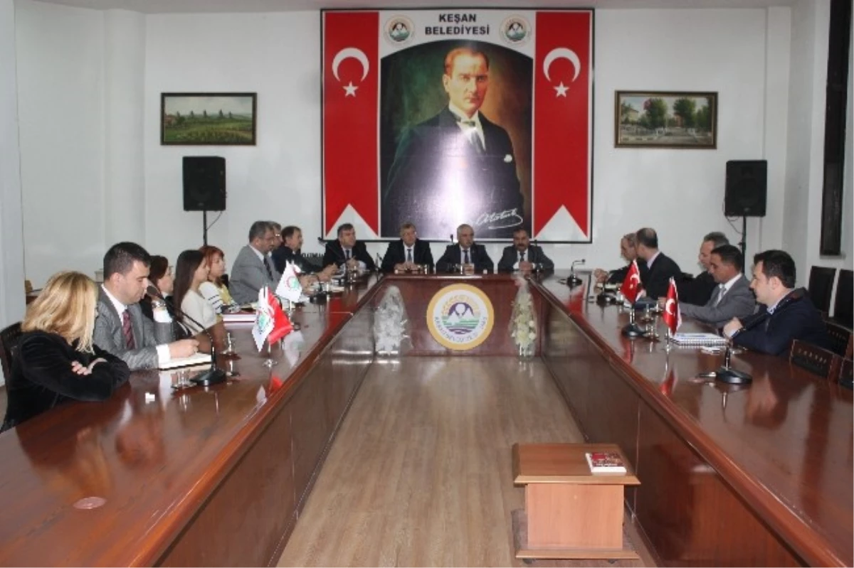 Keşan Belediye Başkanı Özcan Birim Amirleri ile Toplantı Yaptı
