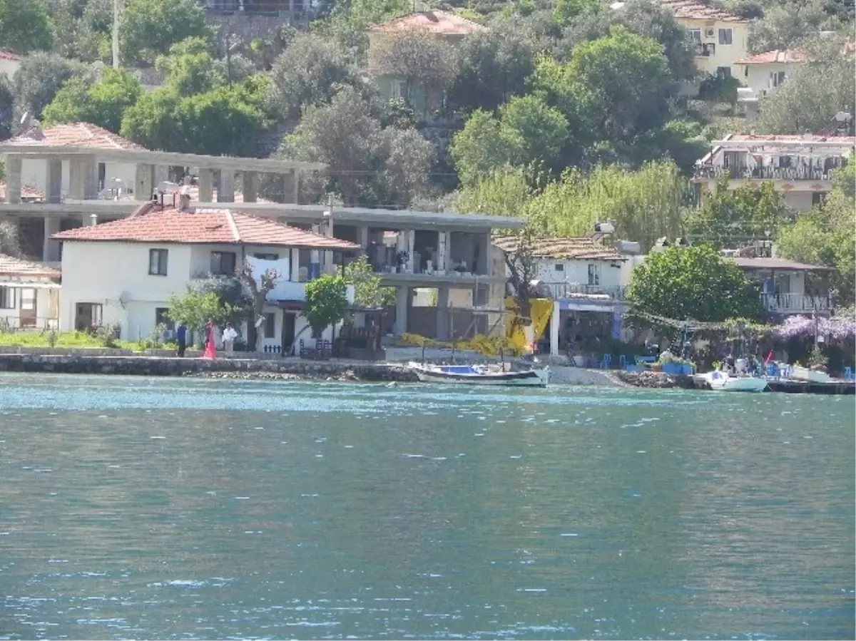 Marmaris\'te Çevreciler Kaçak Yapılara Savaş Açtı