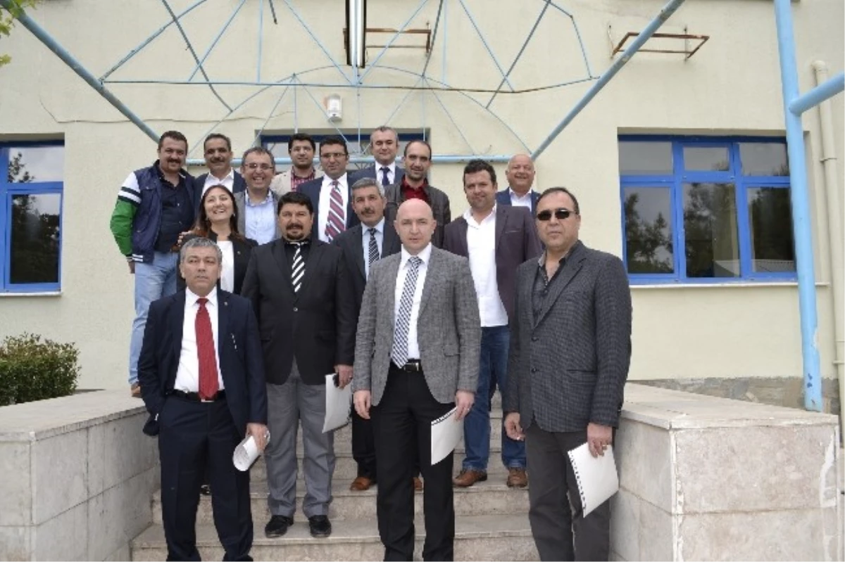 MHP\'li Belediye Meclis Üyeleri Mazbatalarını Aldı