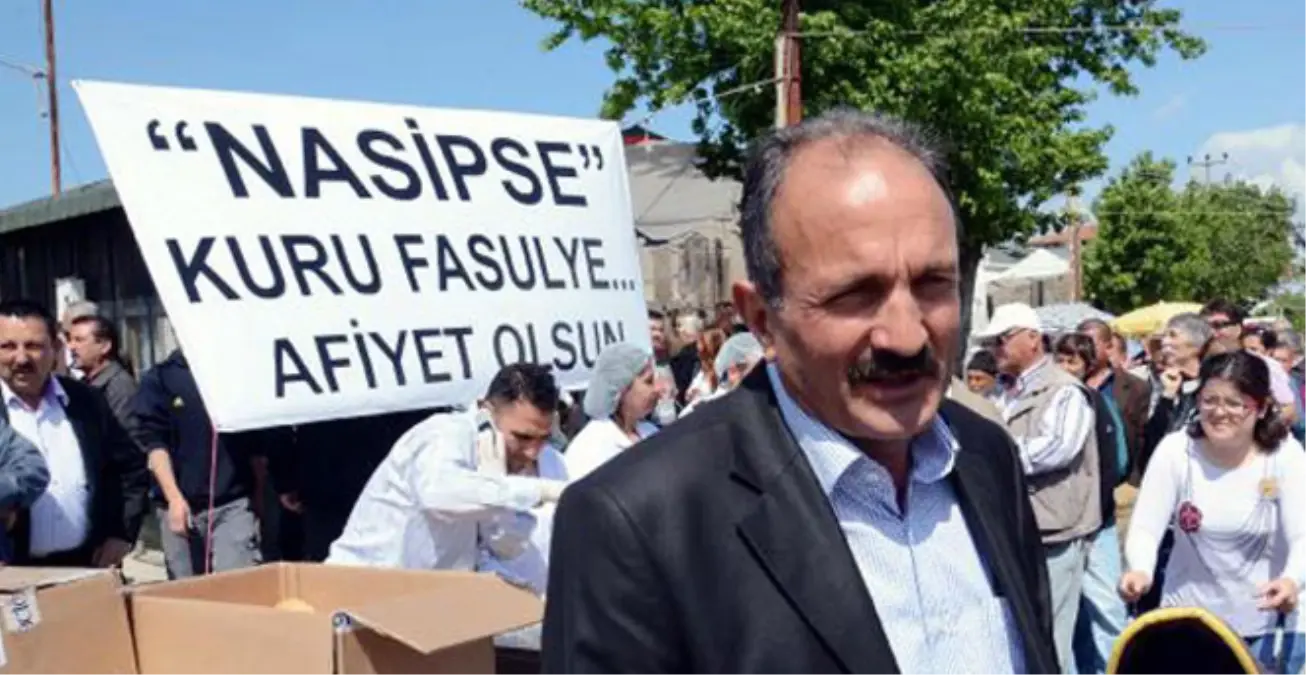 Seçimi Kazanınca, Halka Kuru Fasulye Dağıttı