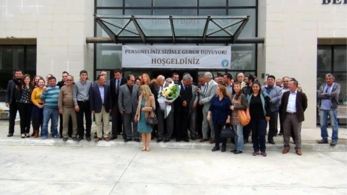Şener Tokcan, Belediye Önünde Törenle Karşılandı