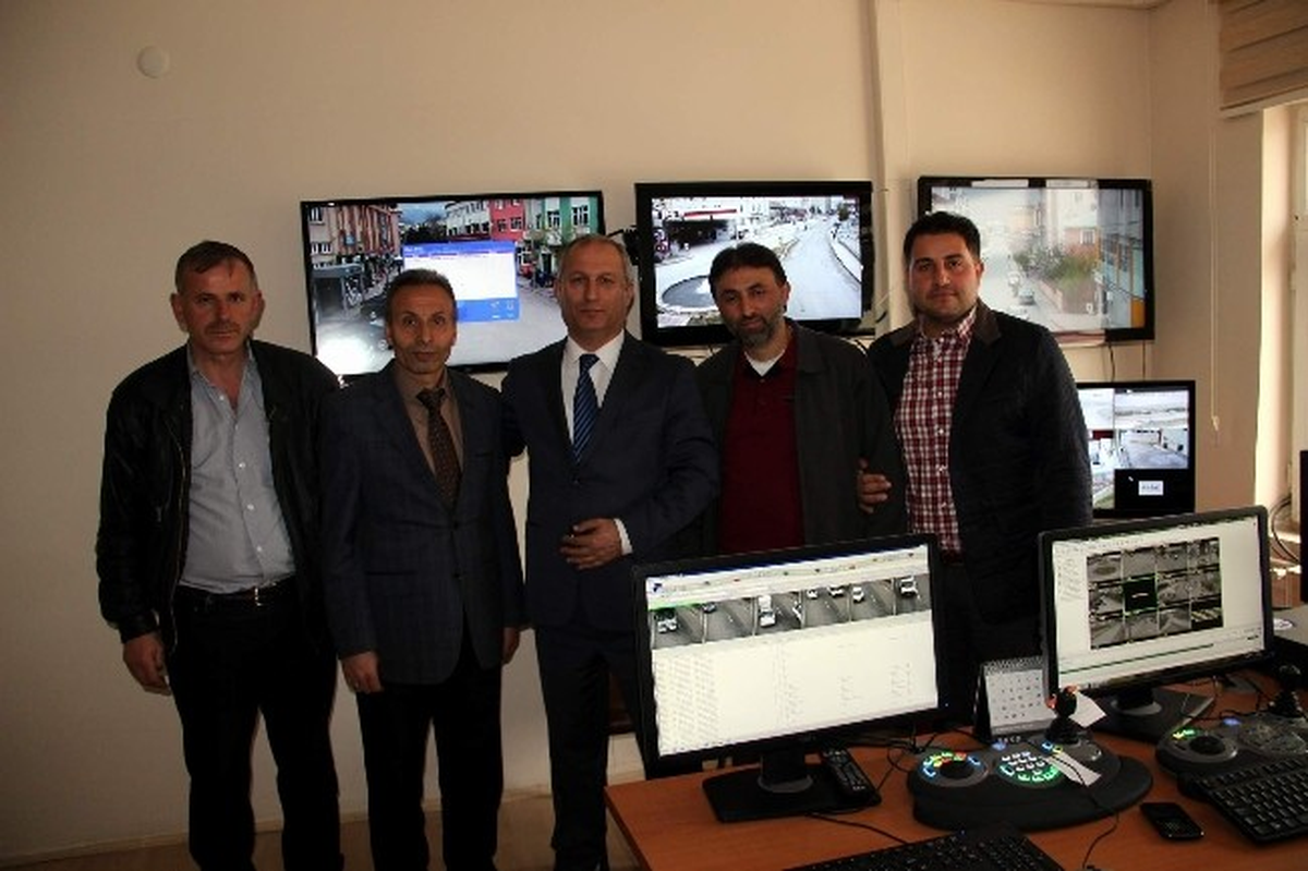 Suşehri Esnaf Odası Emniyete Televizyon Hediye Etti