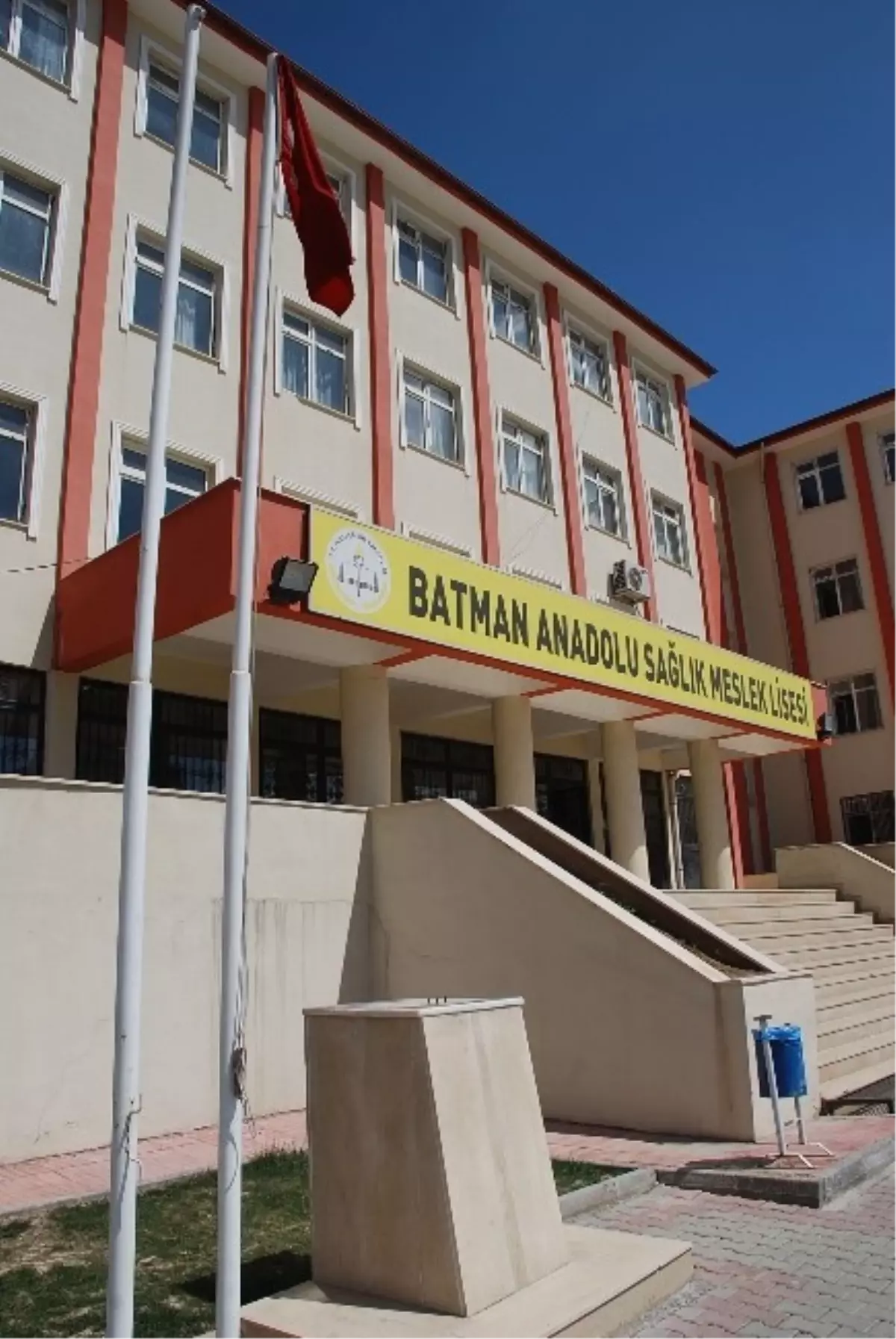 Batman\'da Atatürk Büstünü Çaldılar