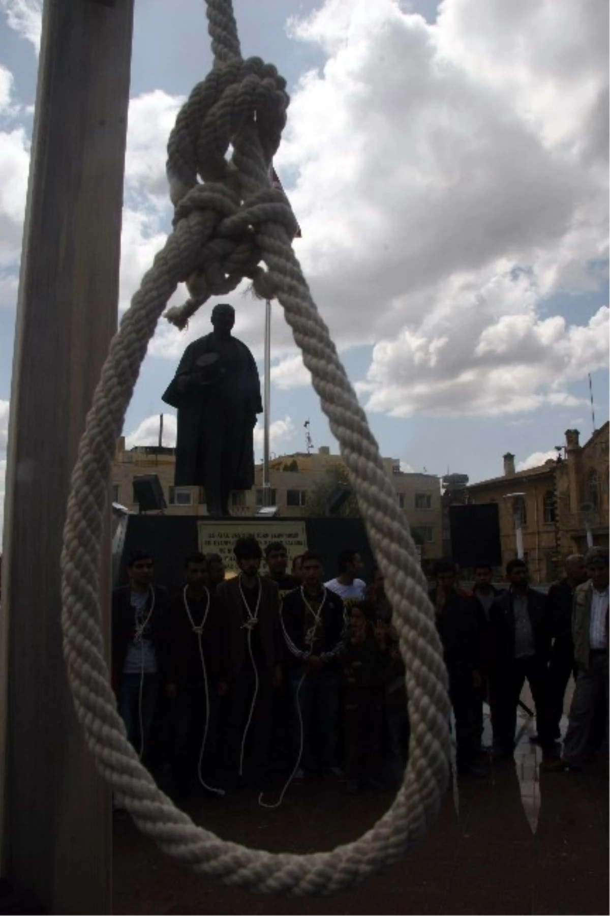 Ak Partili Gençler, Mısır\'daki İdam Kararları İçin İmza Kampanyası Başlattı