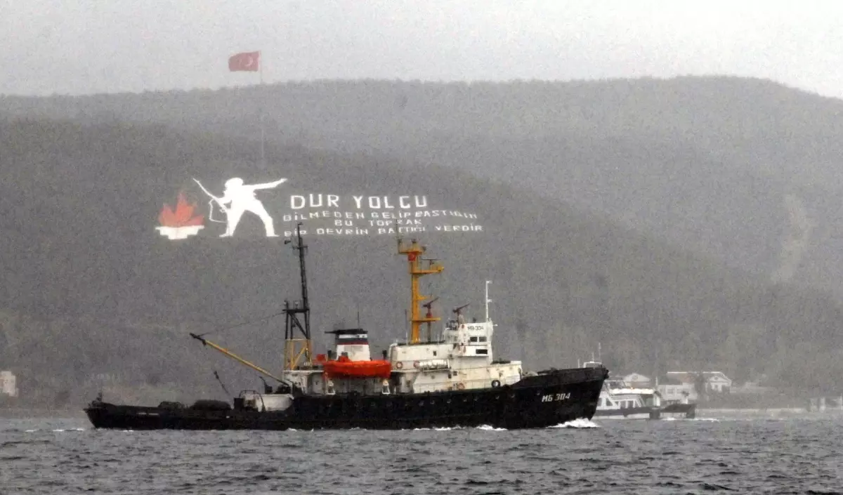 Rus Donanmasına Ait İki Gemi, Çanakkale Boğazı\'ndan Geçti