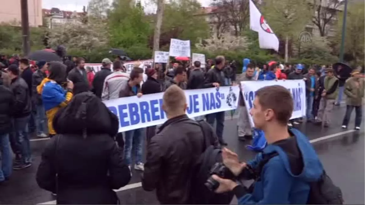 Bosna Hersek\'te protesto gösterisi