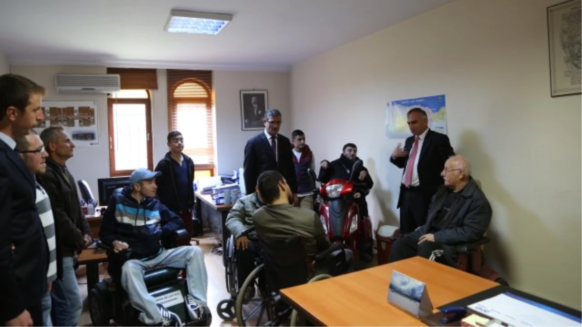 Engelliler Derneği\'nden Başkan Yılmazer\'e Tebrik Ziyareti