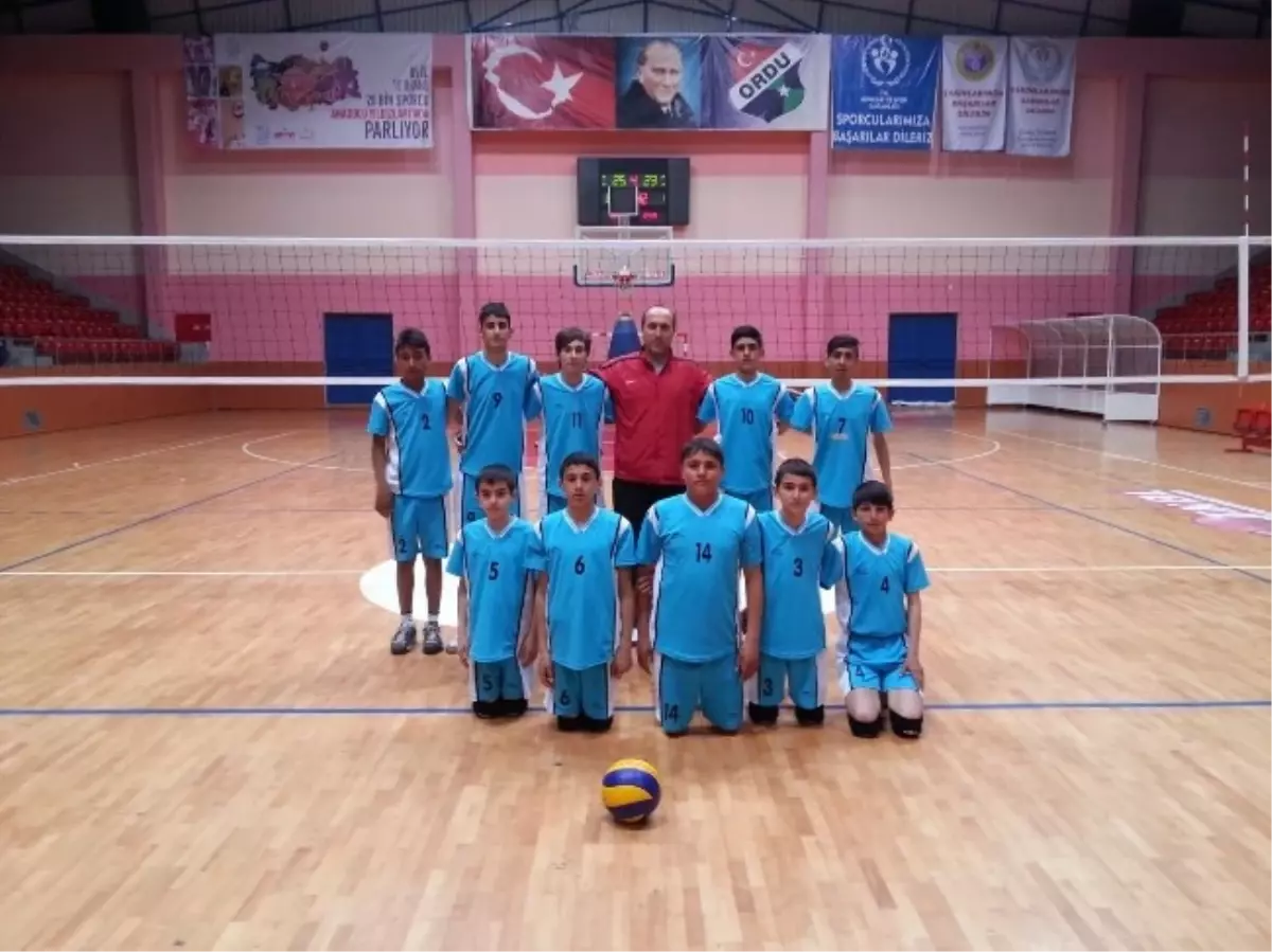 Erkek Voleybol Takımı Finallerde