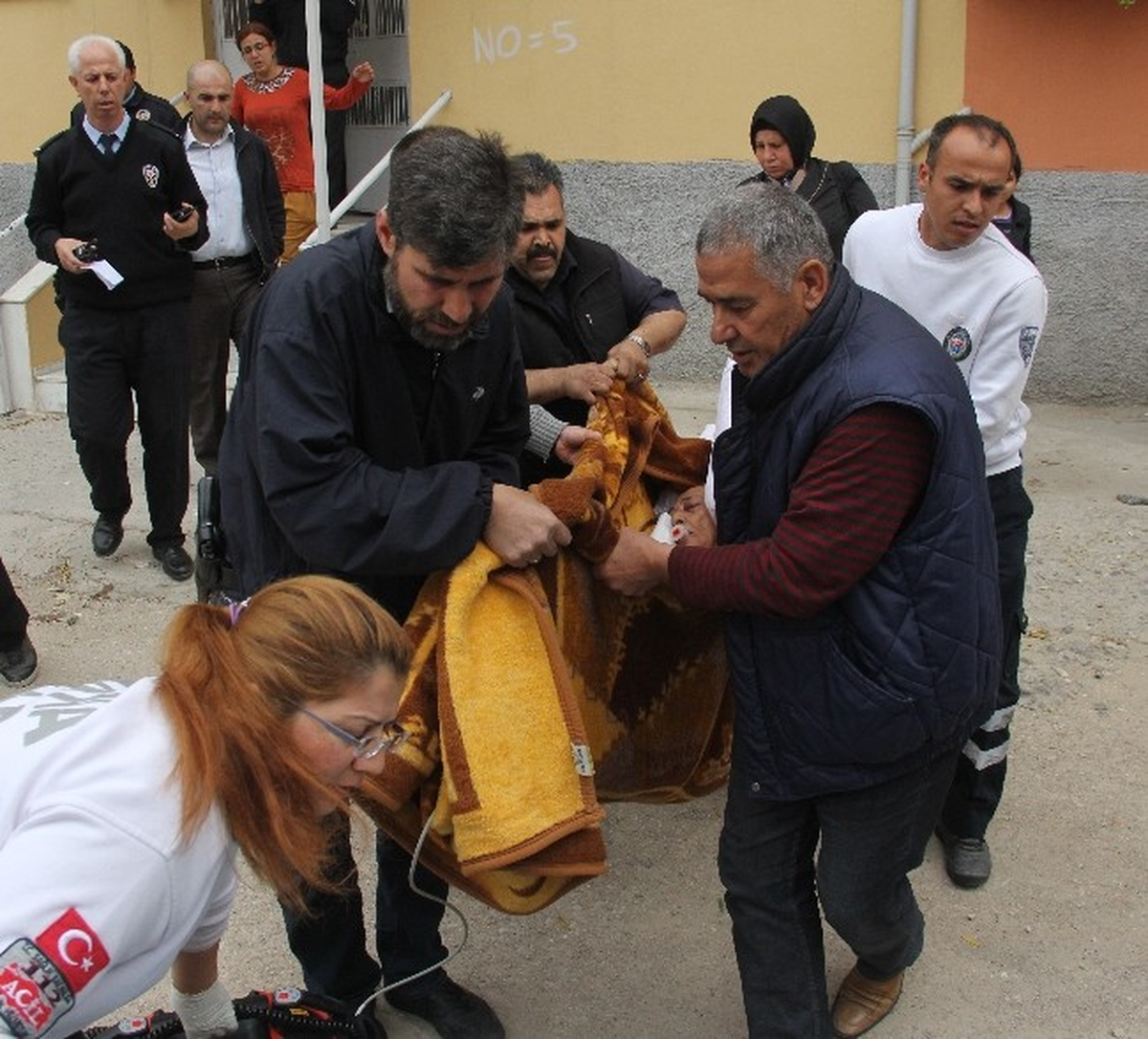 Adana\'da Hastalıktan Bunalan Yaşlı Adam Kafasına Silah Sıktı