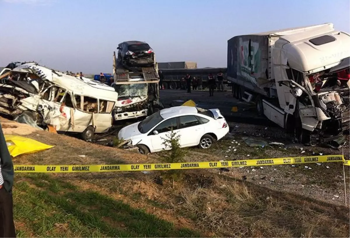 Konya\'daki Trafik Kazasında Ölü Sayısı 9\'a Yükseldi