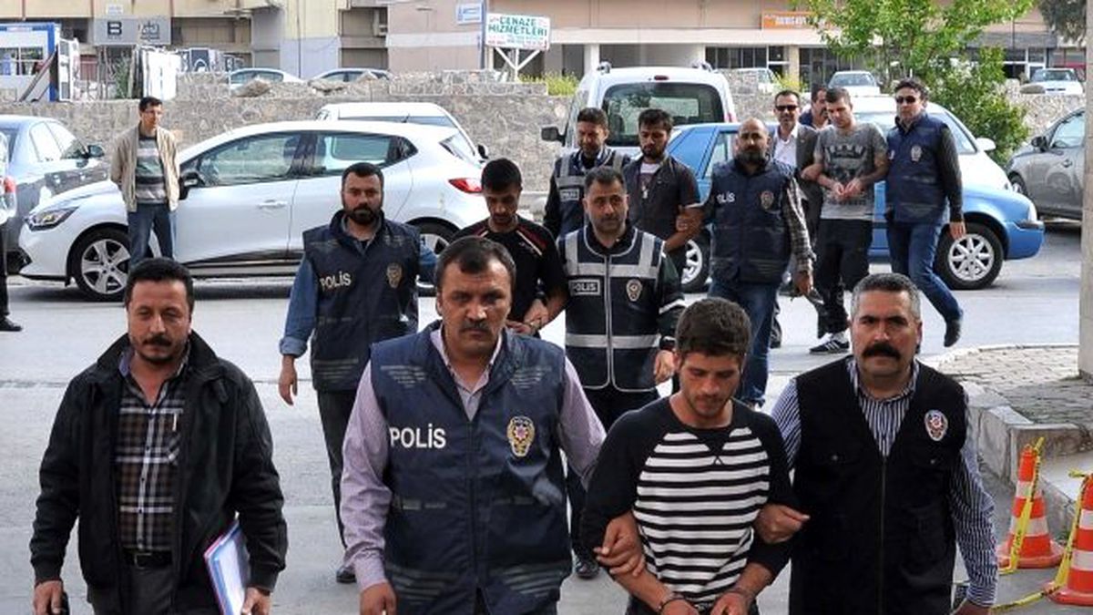 İzmir\'deki Silahlı Soygun Girişimi