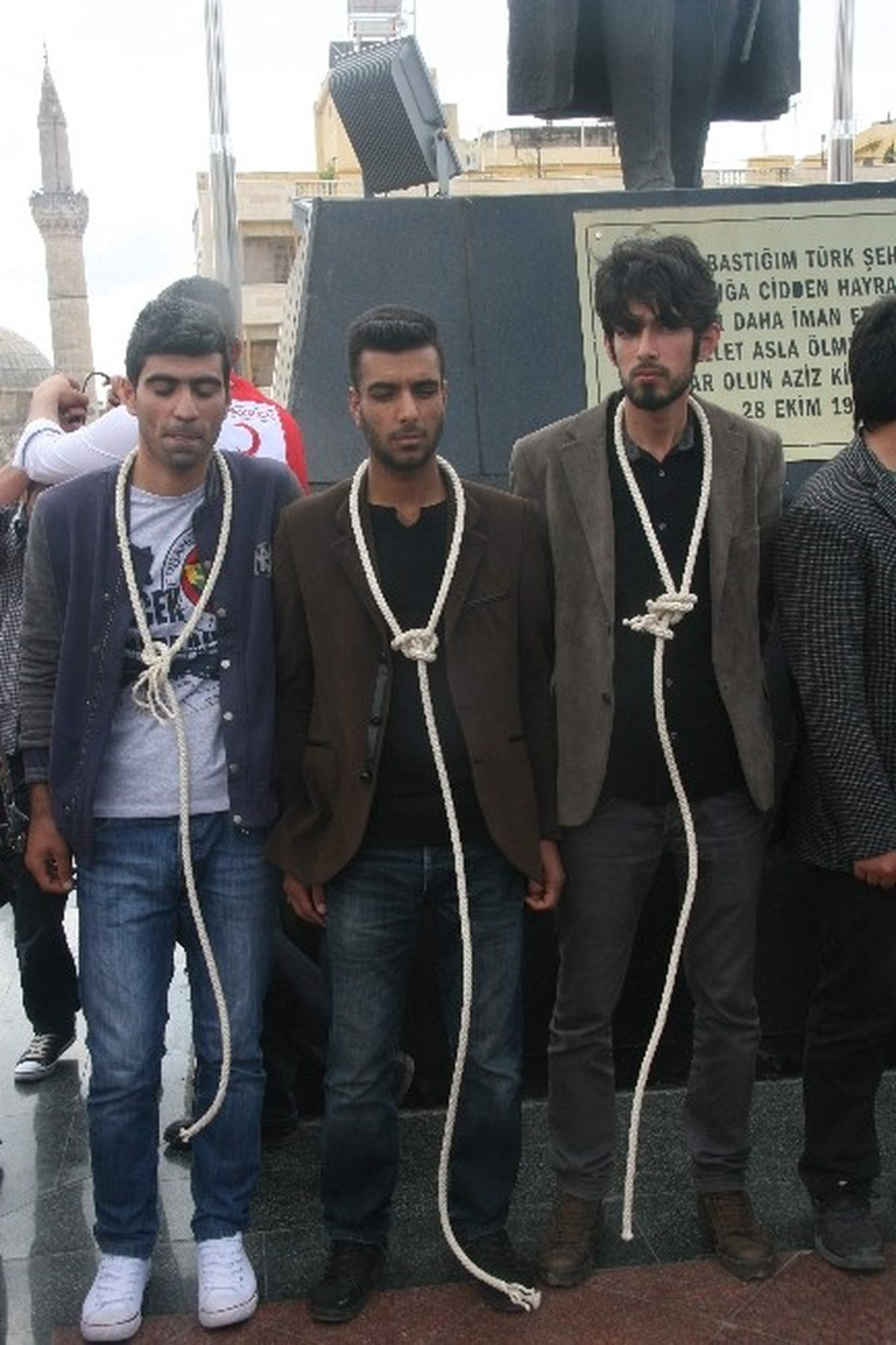 Mısır\'da 529 Kişinin İdam Kararına Tepkiler Sürüyor