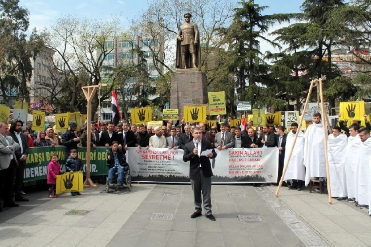 Mısır\'daki İdam Cezaları Trabzon\'da Darağacı Kurularak Protesto Edildi