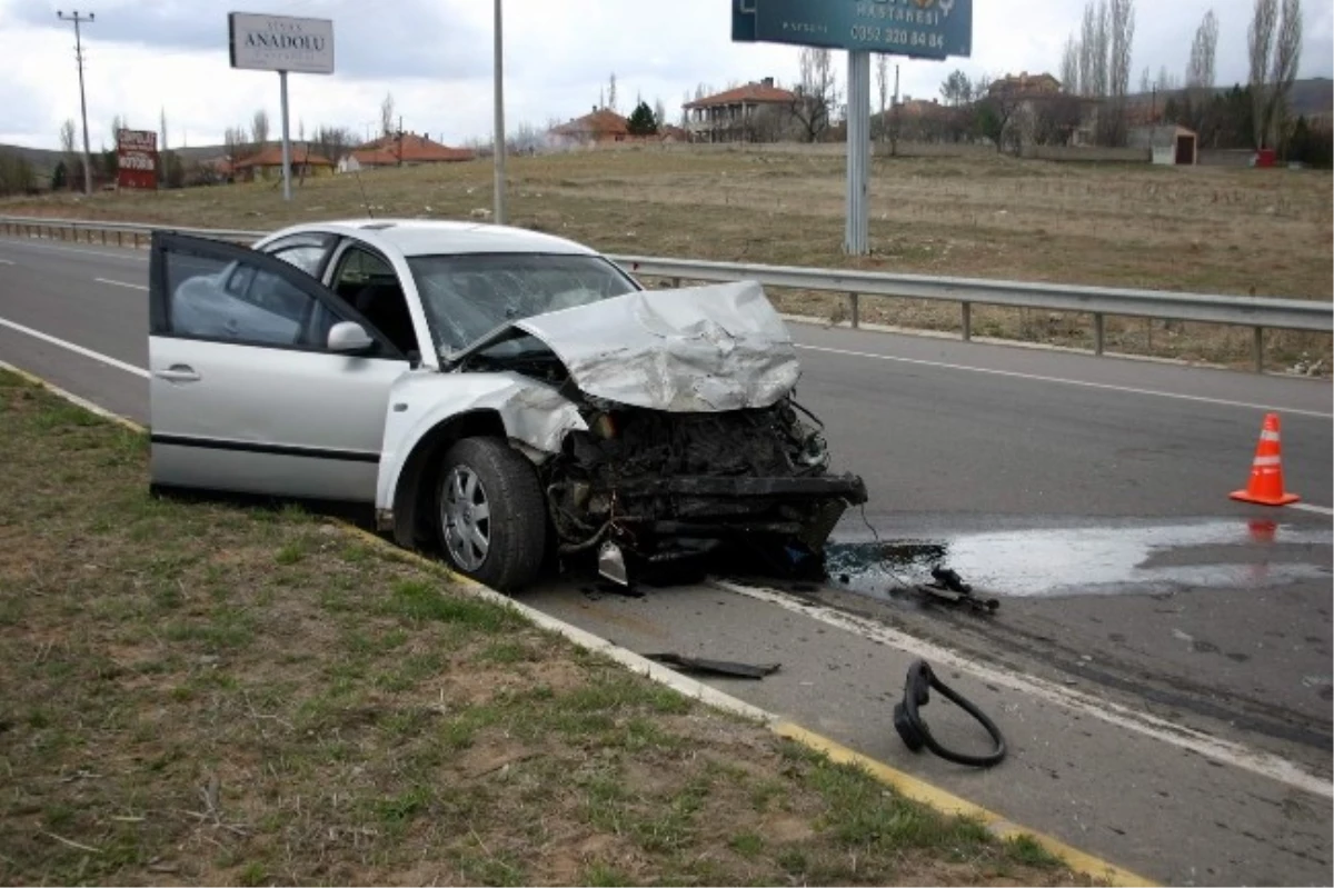 Sivas\'ta Trafik Kazası: 5 Yaralı