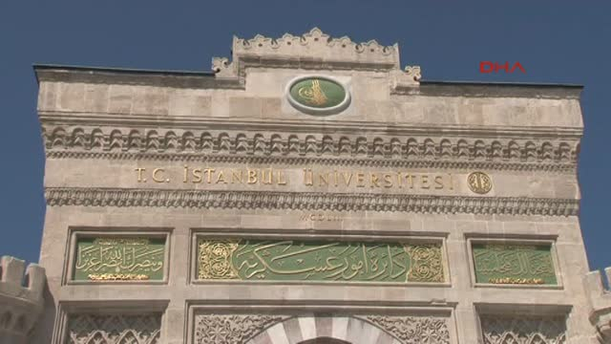 Tarihi Üniversite Kapısına T.c Yerine Tuğra