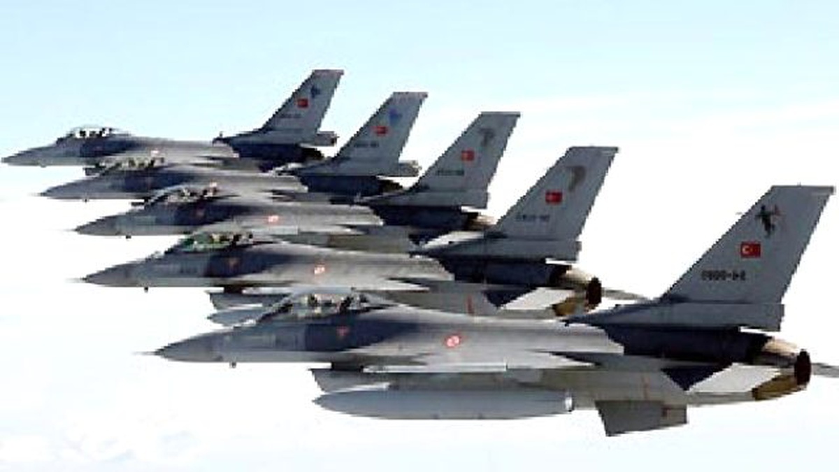 Yunan Jetlerinden Türk Helikopterine Taciz