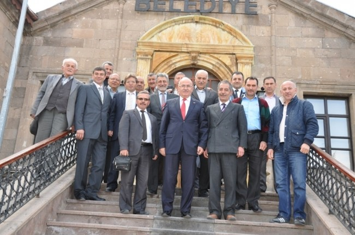 Yeni Seçilen Mahalle Muhtarlarından Başkan Yıldız\'a Ziyaret