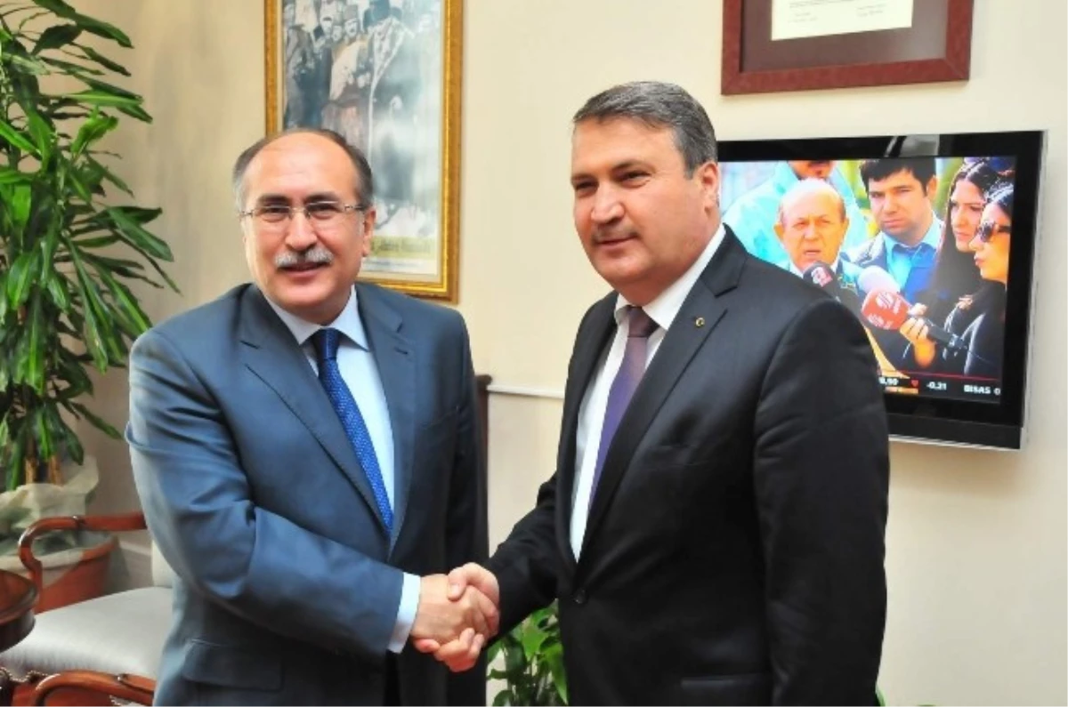 Yunusemre Belediye Başkanı Çerçi, Vali Savaş\'ı Ziyaret Etti