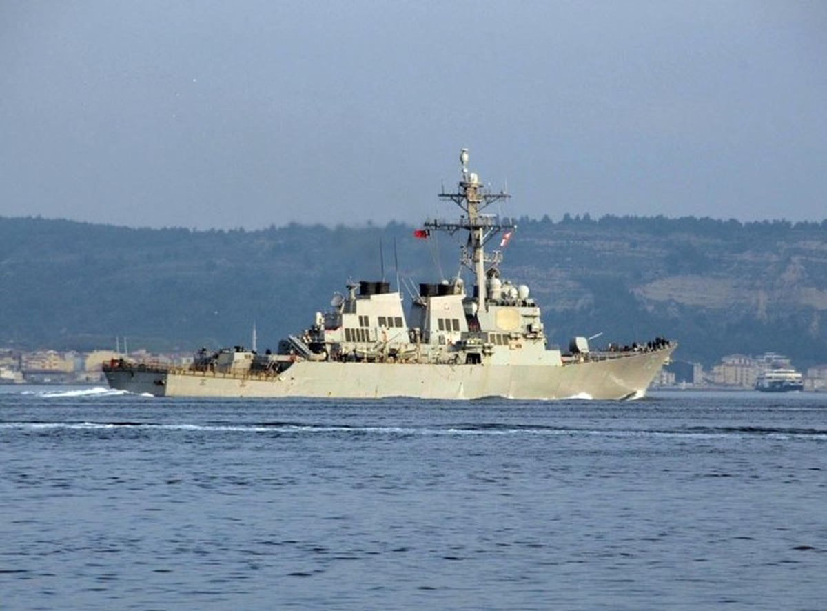 ABD Savaş Gemisi \'Donald Cook\' Çanakkale Boğazı\'ndan Geçti