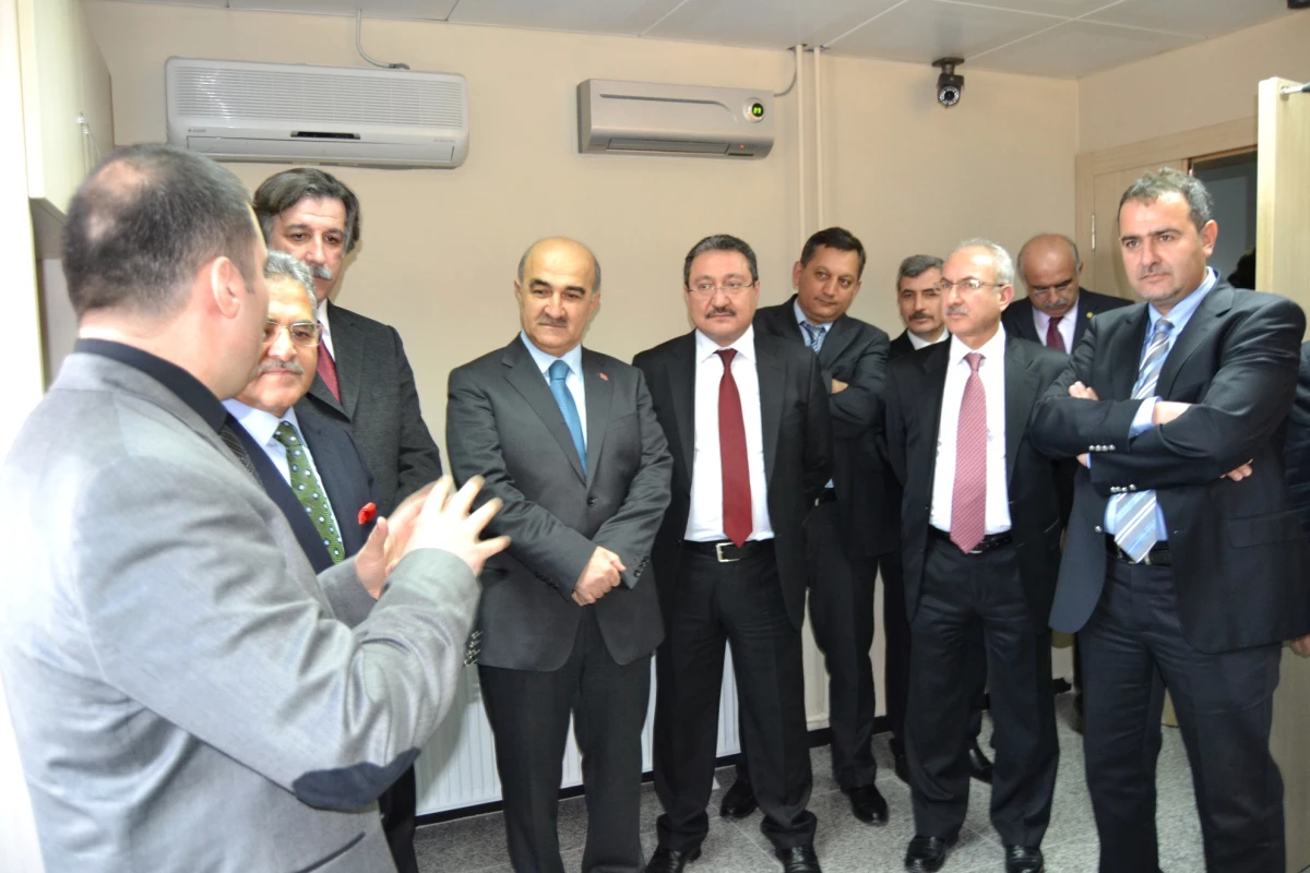 Erciyes Üniversitesinde Diş Fakültesinin Binası Açıldı