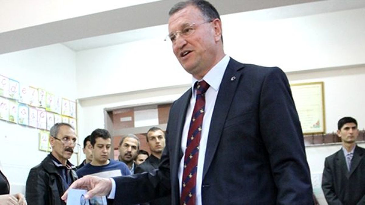 Hatay Belediye Başkanı Savaş, Mazbatasını Aldı