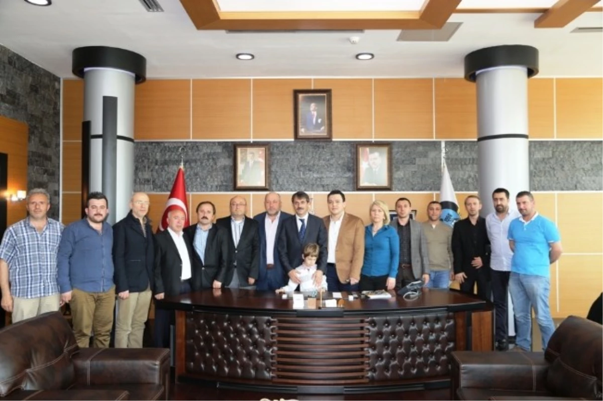 Serdivan Belediye Başkanı Alemdar\'a Ziyaretler Devam Ediyor