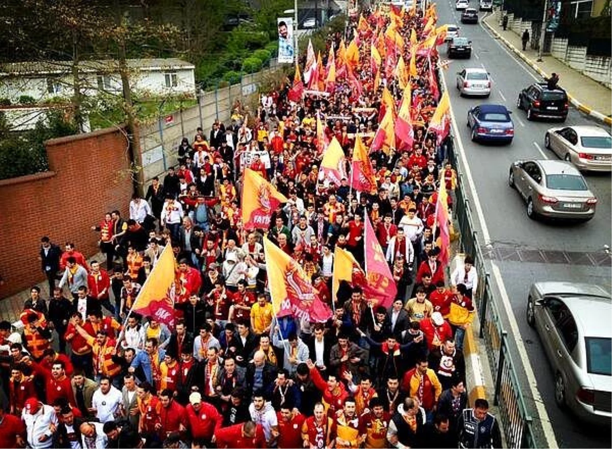 Galatasaraylı Taraftarlar TFF\'ye Yürüyecek