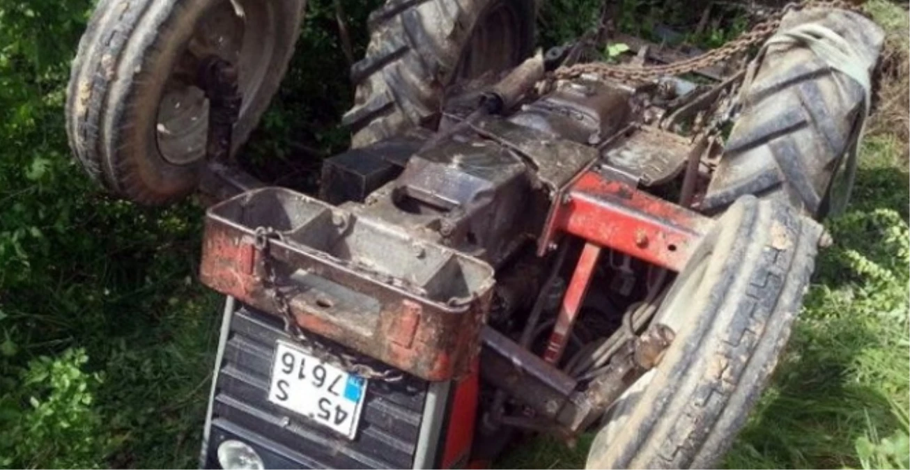 Gördes\'te Devrilen Traktörün Altında Kalan Çocuk Öldü