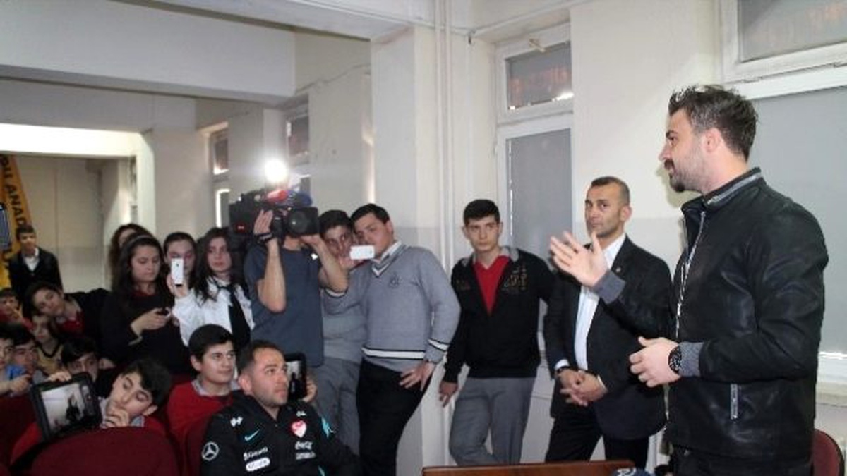 Hami Mandıralı ve Onur Öğrencilerle Biraraya Geldi
