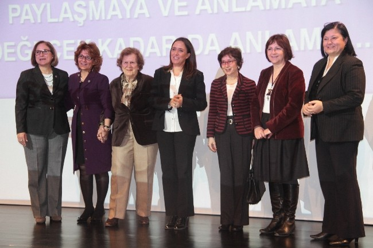 İstanbul\'da Kadın Akademisyenlerin Sorunları Konuşuldu