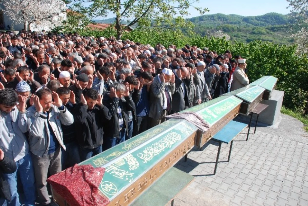 Kdz.ereğli\'deki Katliamın Ardından Cenazeler Toprağa Verildi