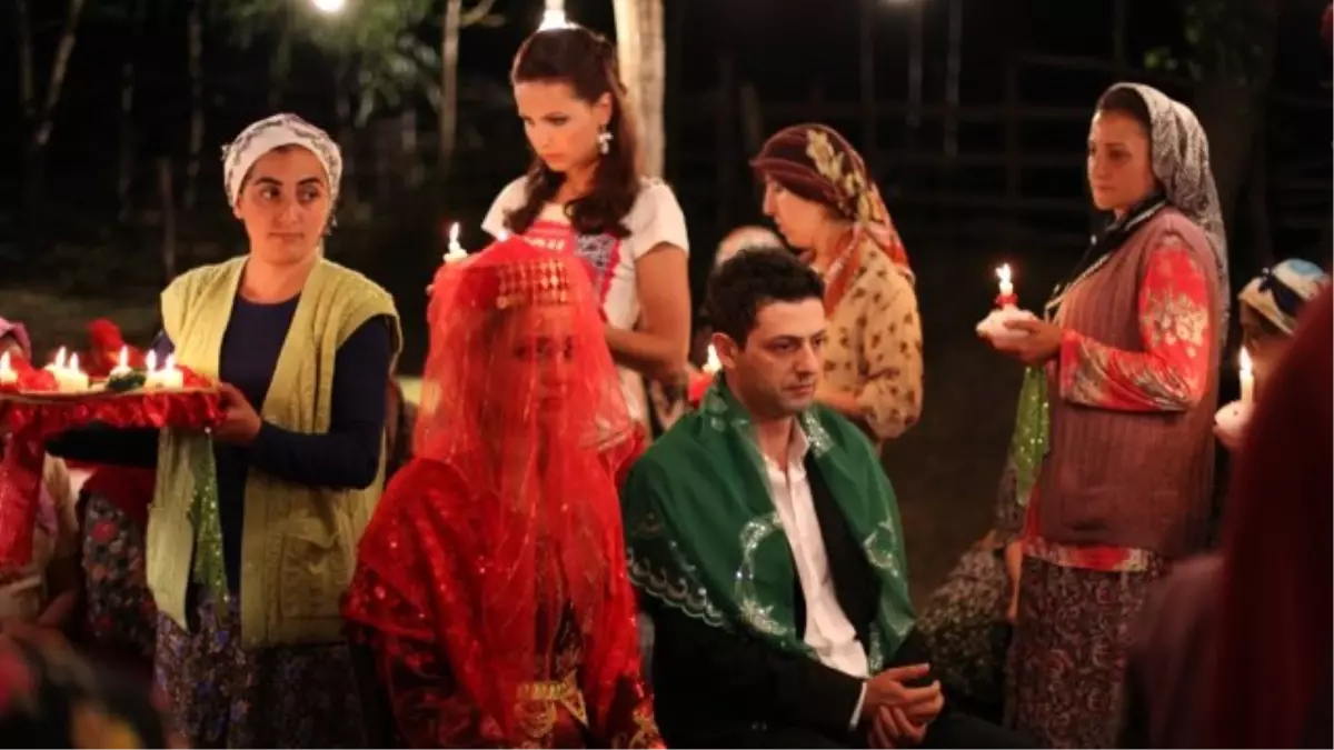 Kural ve Cemcir\'in Türk Sanat Müziği Performansı