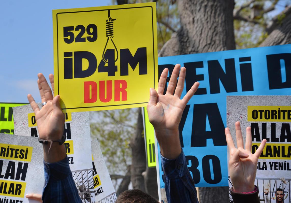 Mısır\'da 528 Kişinin İdama Mahkum Edilmesi