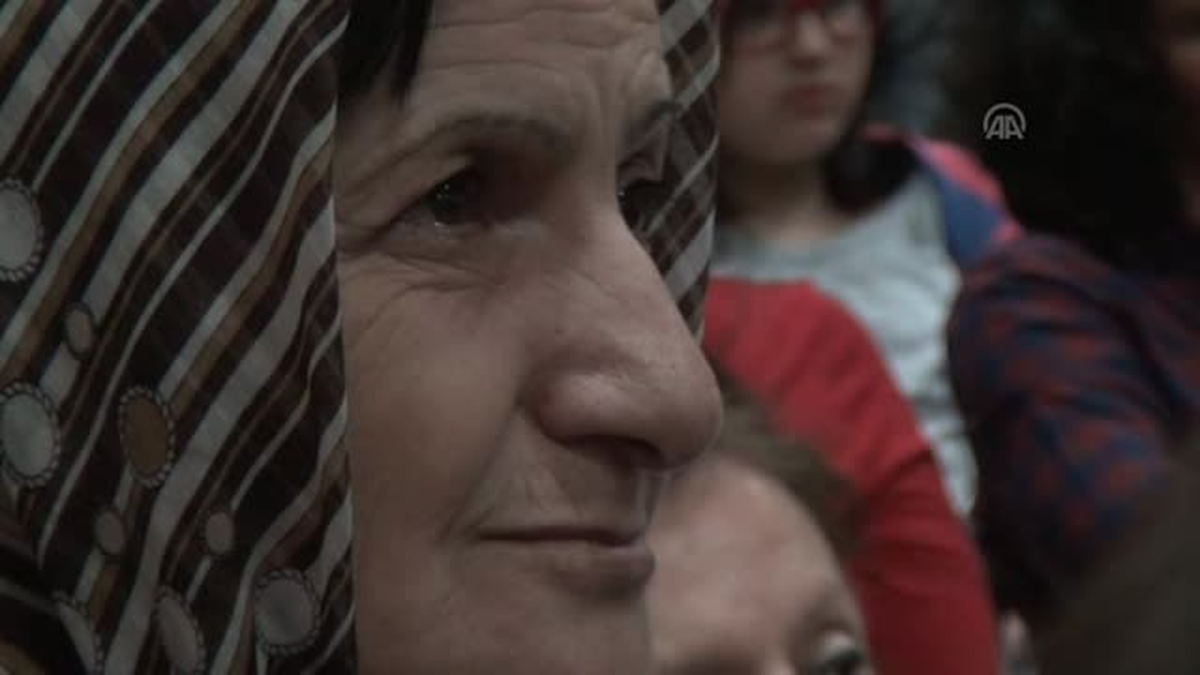 Müzik sevgisini halk korosuyla aşılıyorlar -
