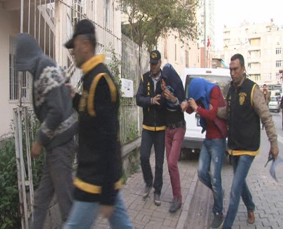 Otomobil Çaldı, Kaza Yaptı, At Yarışı Oynarken Yakalandı